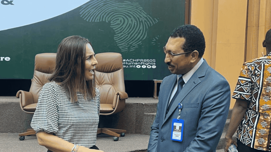 مدير منظمة عدالة لحقوق الإنسان خلال حوار جانبي على هامش الدورة 85 للجنة الإفريقية لحقوق الإنسان والشعوب في بانجول.