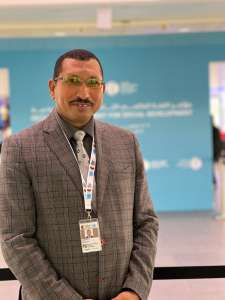 المحامي محمود جابر ممثل منظمة عدالة لحقوق الإنسان خلال مشاركته في القمة العالمية الثانية للتنمية الاجتماعية في الدوحة